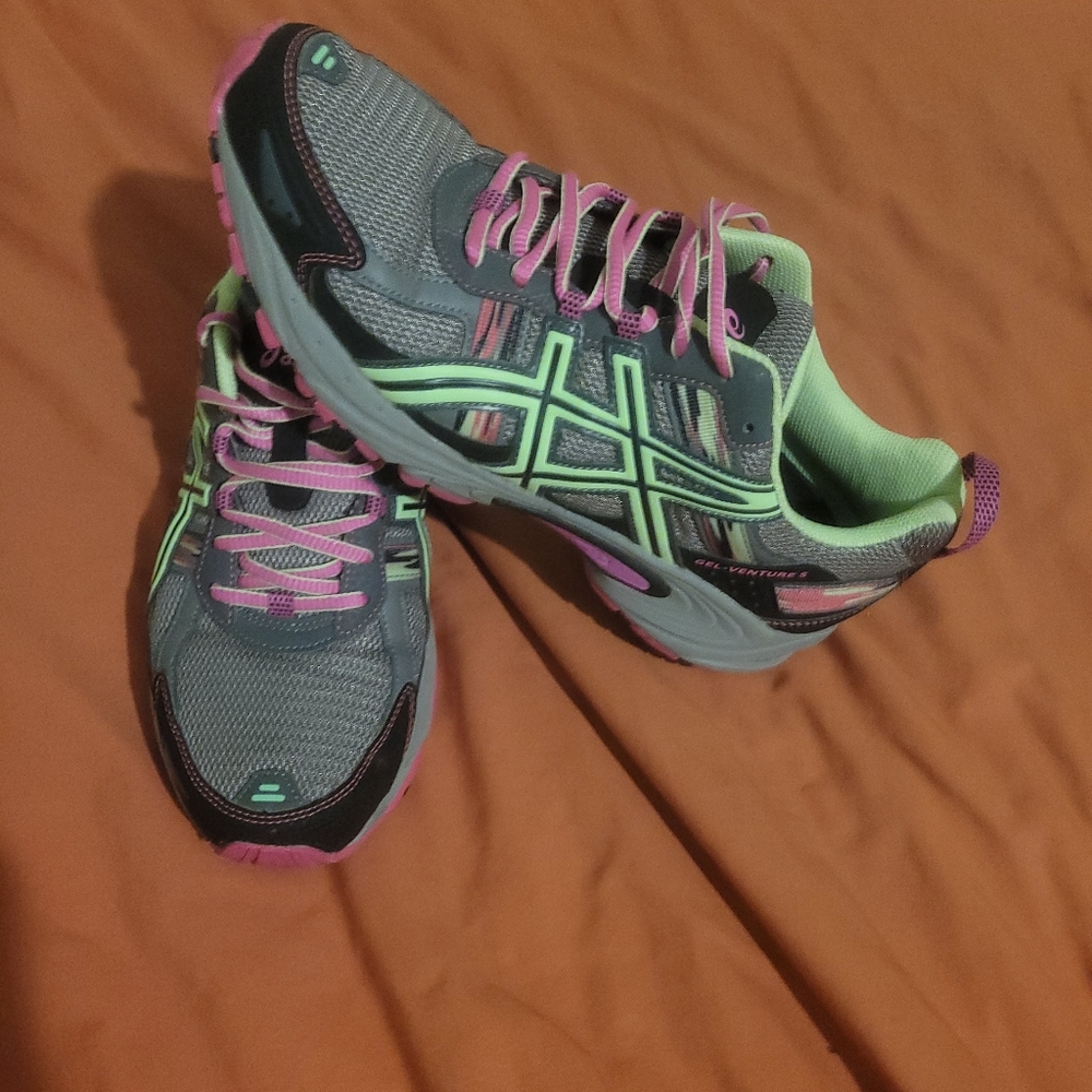 Asics gel venture 5 gray and green Women's 11